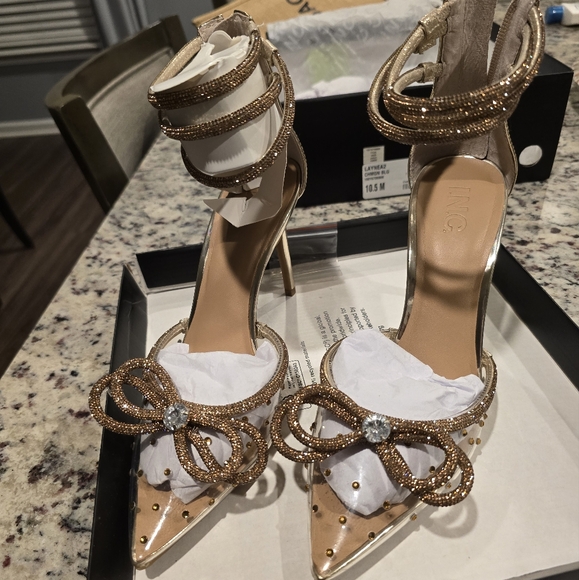 Shoes - Picture 2 of 9